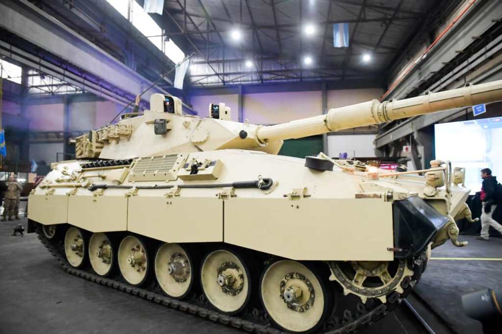 Producci N Seriada Del Modernizado Tanque Argentino Mediano Tam Ca