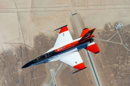 El avin de combate monitorizado X-62A. (foto USAF) 