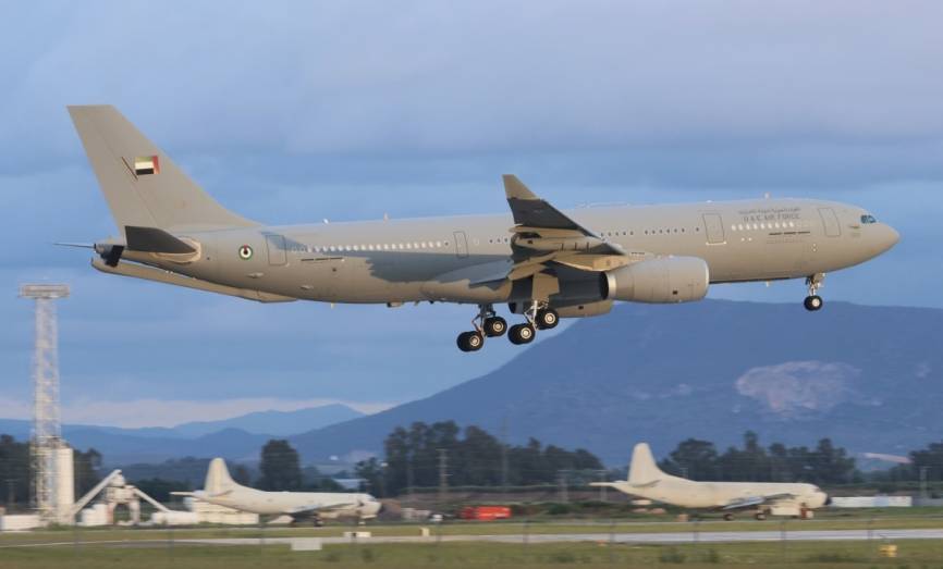 Hasta cinco cisternas Airbus DS A330 MRTT aterrizaron en Morón, entre ellos este de los EAU. (foto Julio Maíz)