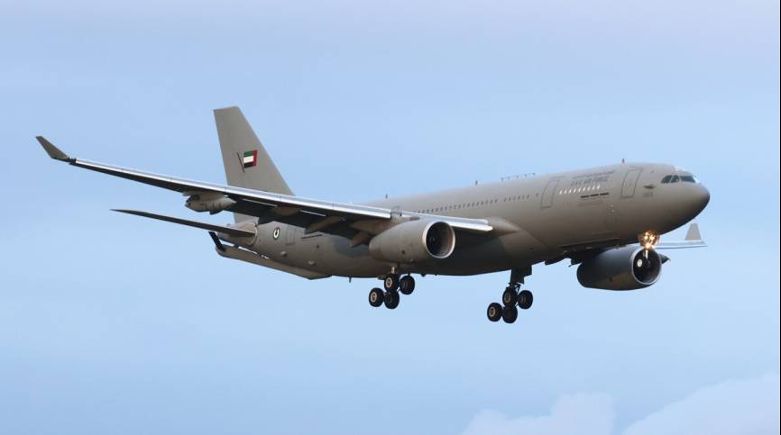 Uno de los dos cisternas A330 MRTT de los EAU, que aterrizaron en Morón. (foto Julio Maíz)
