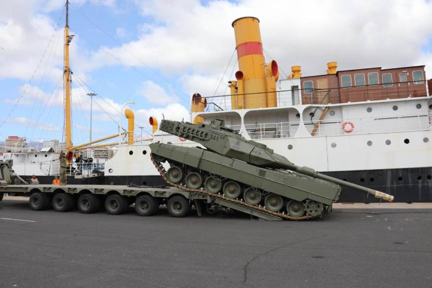 Embarque en gondola de Carro de Combate Leopardo