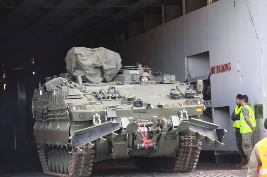 Vehículo VCZ CASTOR de combate de Zapadores