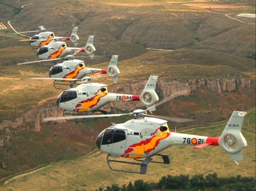 La Patrulla Aspa participará en el desfile aéreo en el acto central del DIFAS 25 y en la exhibición dinámica. Foto archivo Ejército del Aire.