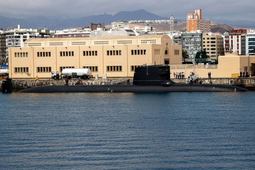 El submarino S-81 atracado en el Arsenal de Las Palmas. (foto Antonio Rodriguez Santana)