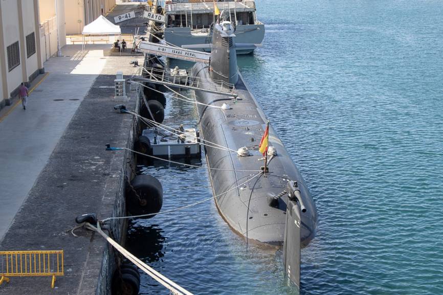 Imagen de popa del submarino “Isaac Peral” atracado en el Arsenal de Las Palmas. (foto Antonio Rodriguez Santana)