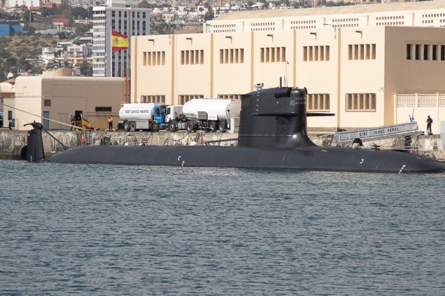 El submarino S-81 atracado por primera vez en el Arsenal de Las Palmas. (foto Antonio Rodriguez Santana)