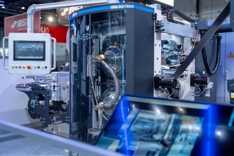 Dürr y GROB presentan una fábrica para producir células de baterías. Dürr y GROB presentan una fábrica para producir células de baterías.