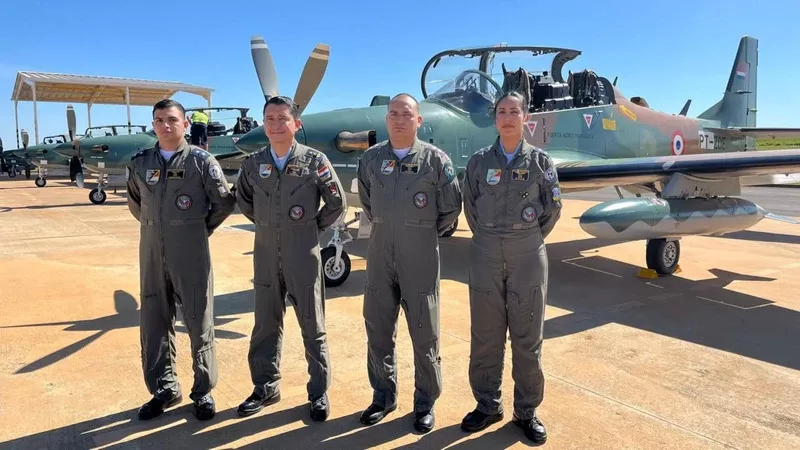 Llegada a Paraguay de los primeros cuatro Súper Tucano. Llegada a Paraguay de los primeros cuatro Súper Tucano.