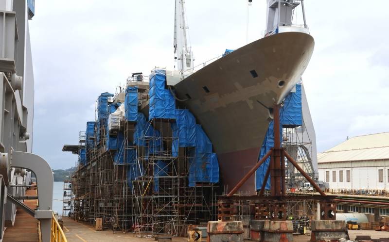 Vista de proa de la futura fragata “Bonifaz” en una de las gradas del astillero de Navantia. Vista de proa de la futura fragata “Bonifaz” en una de las gradas del astillero de Navantia.
