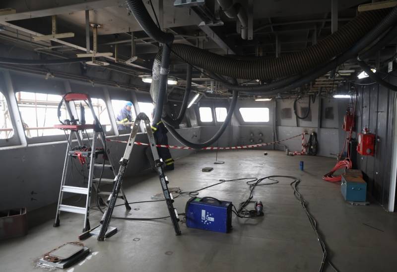 El amplio espacio que alojará el puente de mando de la futura fragata “Bonifaz”. El amplio espacio que alojará el puente de mando de la futura fragata “Bonifaz”.