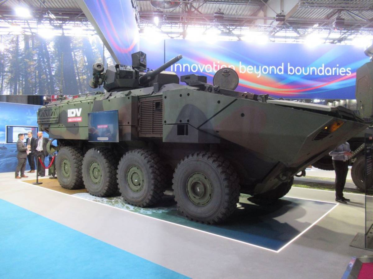 Vehículo 8x8 de IDV (autor) Vehículo 8x8 de IDV (autor)