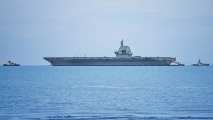 El portaaviones Fujian parte para completar sus primeras pruebas de mar. (foto RupprechtDeino)