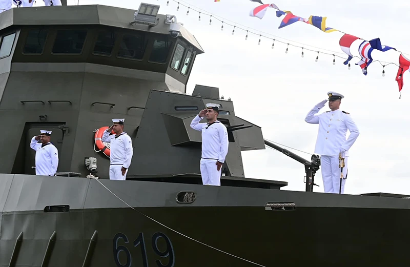 Revista Naval en honor al nuevo Comandante de la Armada de Colombia, Vicealmirante Juan Ricardo Rozo