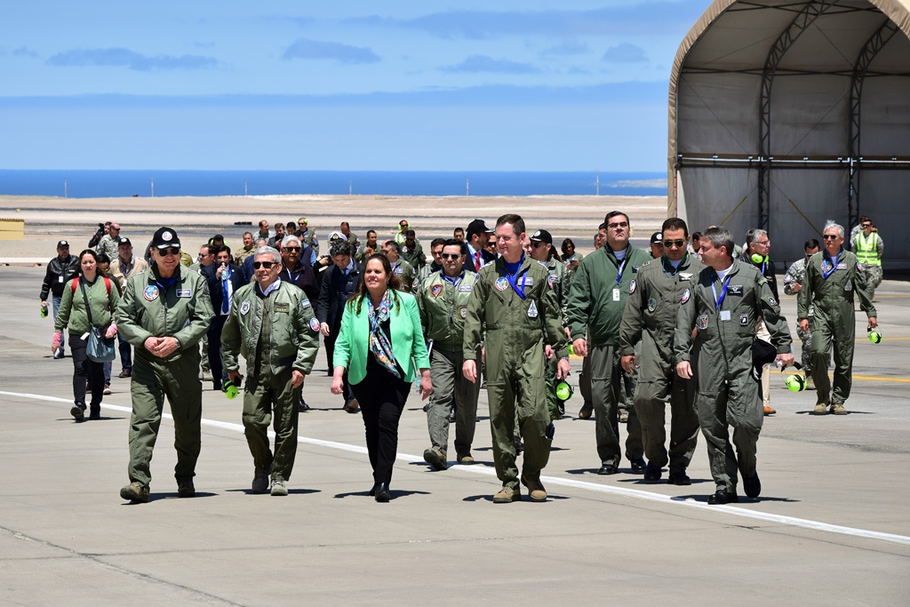 El Comandante En Jefe De La Fuerza Aérea De Chile Y La Ministra De ...