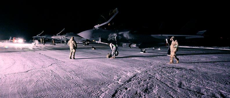 Primer despliegue en la historia de F 35 en la base polar de Thule