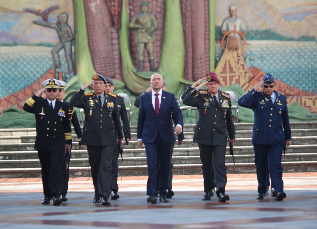 Giancarlo Loffredo Asume Como Ministro De Defensa De Ecuador - Noticias ...