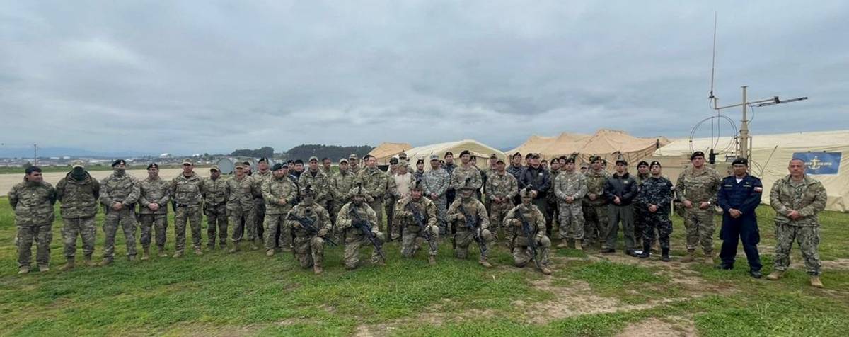 Personal Naval participante en Estrella Austral 2022 desplegados en la Base Area de Quintero (foto RRSS Armada)