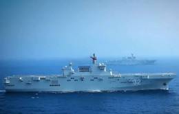 Los dos LHD de la Armada china implicados en el ejercicio, en primer plano el Guangxi.