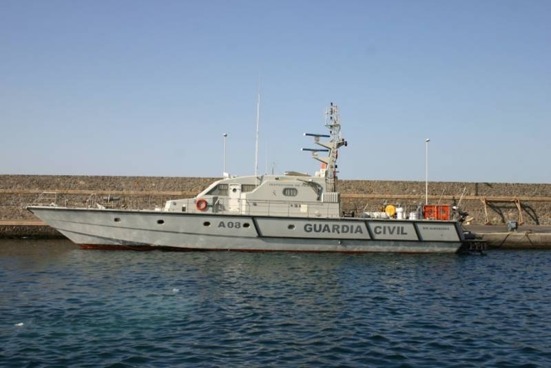 El patrullero Rodman 101 de la Guardia Civil Ro Almanzora, que est pintado gris claro como el Isla de Len. (foto Julio Maz)