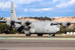 El L-100-30 de la Fuerza Area de los Emiratos rodando por el aeropuerto Madrid-Barajas. (foto Rubn Galindo)