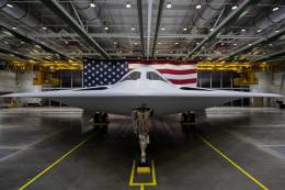 El nuevo B-21 presentado en Palmdale (California). (foto Northrop Grumman)