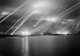 Ensayo de defensa area nocturna de Gibraltar en noviembre de 1942. (foto Imperial War Museum)