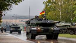 Carros de combate Leopard 2A7V del Heer. (foto NATO)