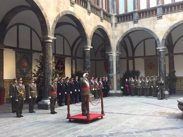 La Pascua Militar de 2023 en Barcelona se inici con los honores al teniente general Inspector General del Ejrcito en el Claustro el Acuartelamiento de La Merced. (Octavio Dez Cmara)