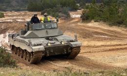 Los ucranianos ya estn formndose para conformar tripulaciones capaces de trabajar con los Challenger 2. (Ministry of Defence)