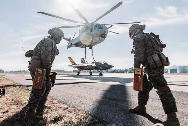 La espectacular imagen del transporte del F-35C (US Marines)