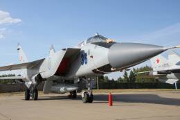 Los interceptores MiG-31K son ptimos como vectores para transportar los misiles hiperveloces Kh-47M2 fijados bajo su fuselaje (foto Octavio Dez Cmara).