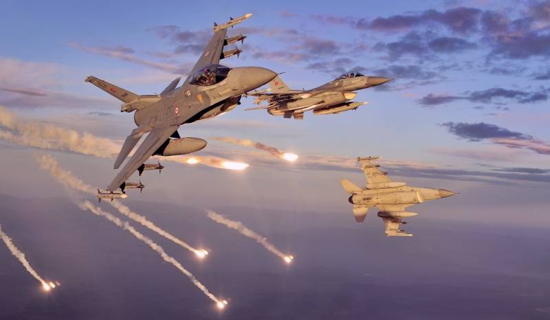Formacin de F-16 de la Fuerza Area de Turqua. (foto OTAN)