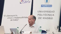 El profesor Jos Manuel Moya Fernndez experto en ciberseguridad y eficiencia energtica durante su intervencin en el evento El ciberespacio, nico y responsabilidad de todos.