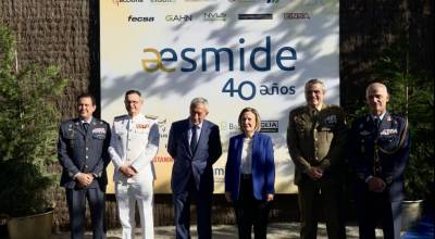 La celebracin cont con la presencia de la Secretaria de Estado de Defensa Maria Amparo Valcarce y los responsables de las Fuerzas Armadas (AESMIDE)
