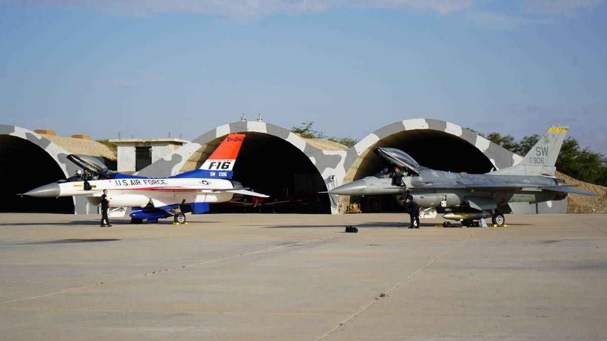 F-16C del Viper Demo Team.