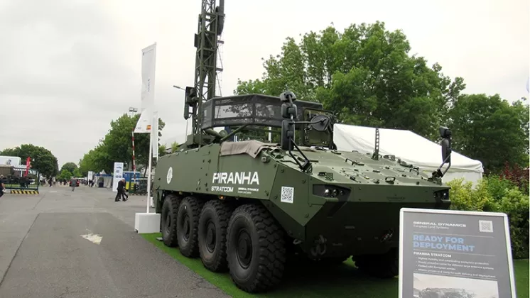 Piranha STRATCOM adaptado para desplegar sistemas de comunicaciones, en una reciente exposicin de armamento.