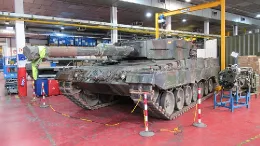 Carro de combate Leopard 2A4 del Ejrcito de Tierra durante su actualizacin en las instalaciones de SDLE.