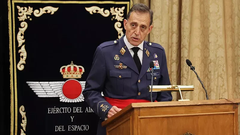 El nuevo JEMA, general del aire Francisco Braco Carb durante toma de posesin. Foto: Julio Maz