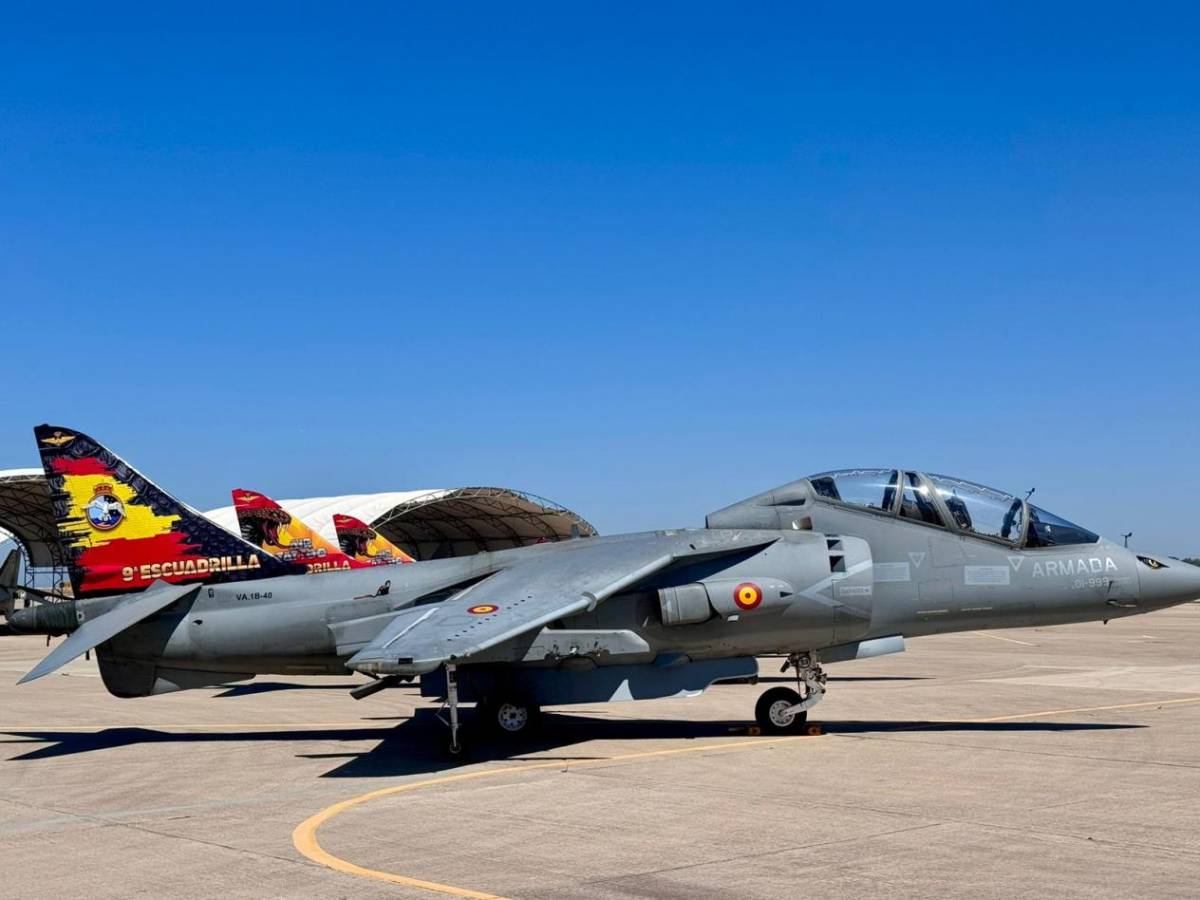 El TAV-8B Harrier II de la Novena Escuadrilla de la Armada. (foto FLOAN)