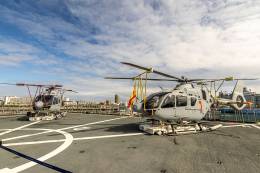 Los nuevos helicpteros H135 de la Armada en la cubierta del BAA Galicia. (foto Antonio Rodrguez Santana)