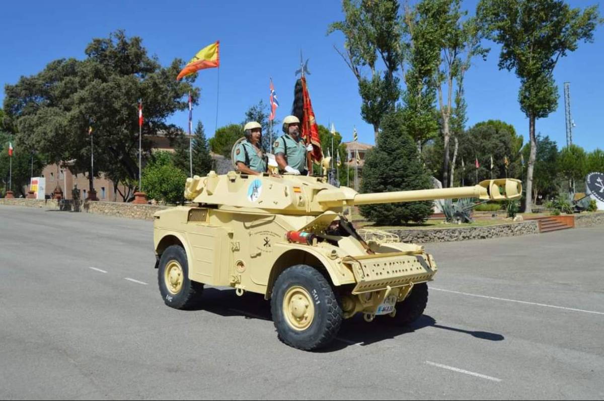 El AML-90 que cerraba el desfile del Grupo de Caballera Ligero Acorazado Reyes Catlicos, de la Legin. (foto: Ejrcito de Tierra)