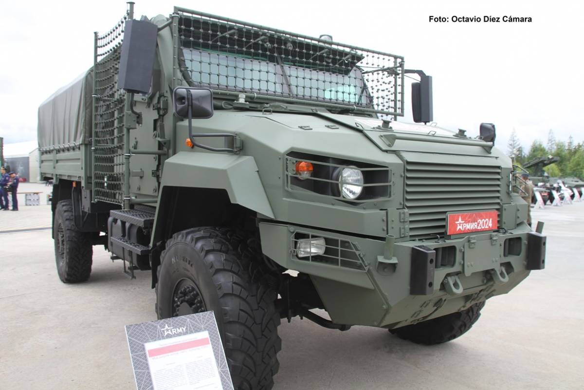 Los camiones tipo 4385 de Kamaz, modificados como MPV, son plataformas 4x4 que ofrecen buenas capacidades de transporte (Octavio Dez Cmara)