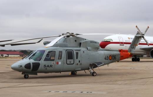 Helicptero S-76C con los indicativos 49-06, operado por el Ala 49, y rotulo SAR.  (foto: Julio Maz Gutierrez)