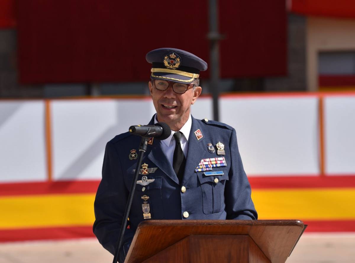 El coronel Abs durante su discurso de toma de posesin. (foto MACAN)