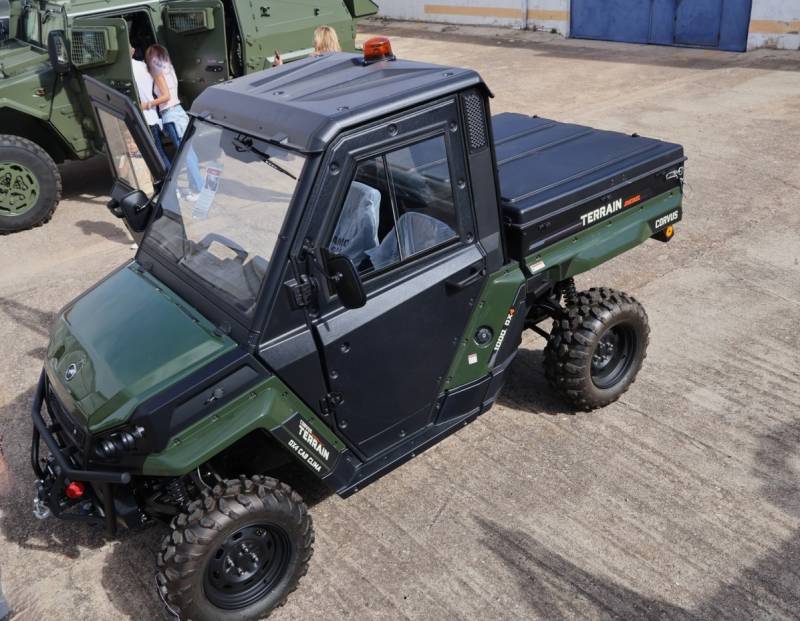 El 4x4 Cervus Terrain DX4 CAB presente en el PCMVR n 1, a la espera de su entrega a la Unidad. (foto Julio Maz Gutierrz)