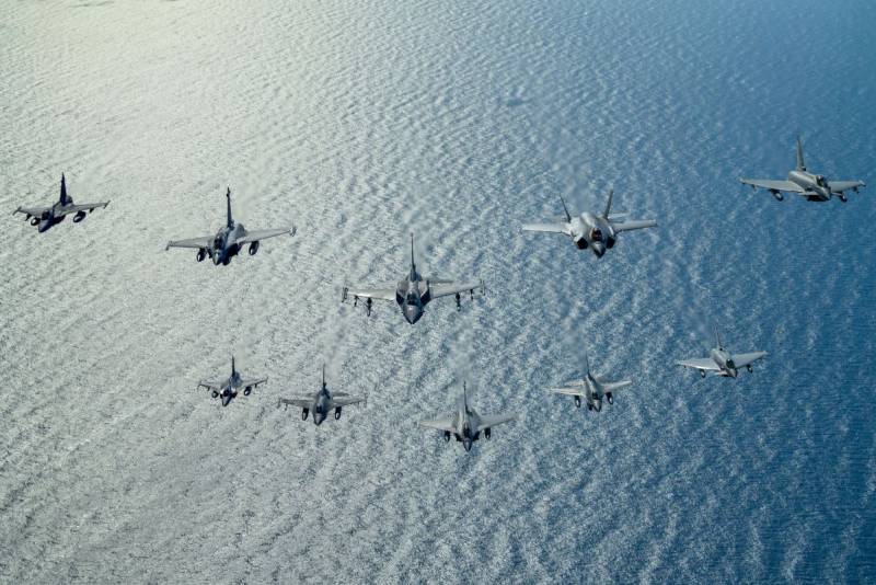 Formacin de aviones de combate durante el ejercicio (OTAN)