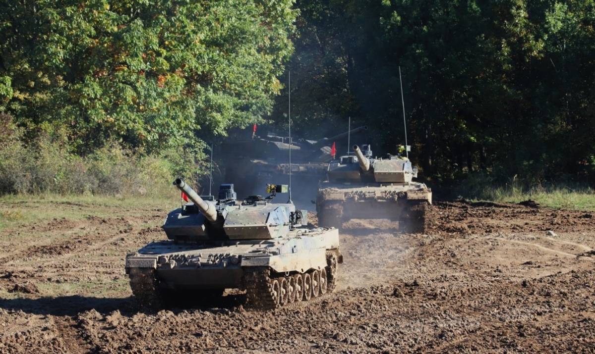 El simulado contraataque lo encabezaron los carros de combate Leopard 2A6 del Exrcito Portugus.