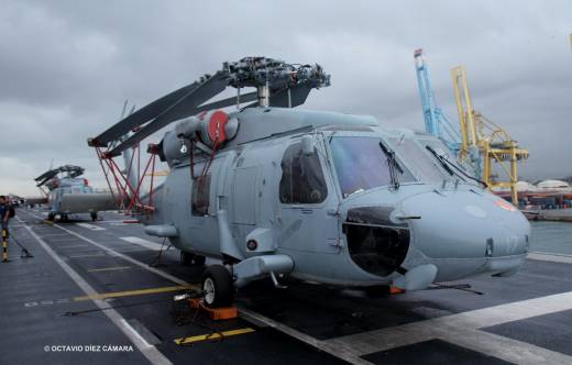 Los helicpteros SH-60F de la 5 Escuadrilla ya operan de forma regular a bordo del portaaviones L61 Juan Carlos I para reforzar su potencial en operaciones anfibias. (Octavio Dez Cmara)  