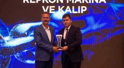 Ugur Cem Gurpinar, Director General de Repkon recogi el premio (Repkon)