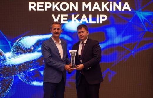 Ugur Cem Gurpinar, Director General de Repkon recogi el premio (Repkon)